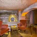 Caldera Cave ホテル 3*