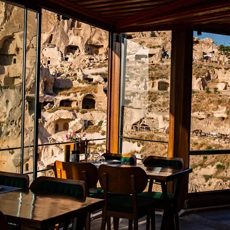 Caldera Cave & Restaurant 4*