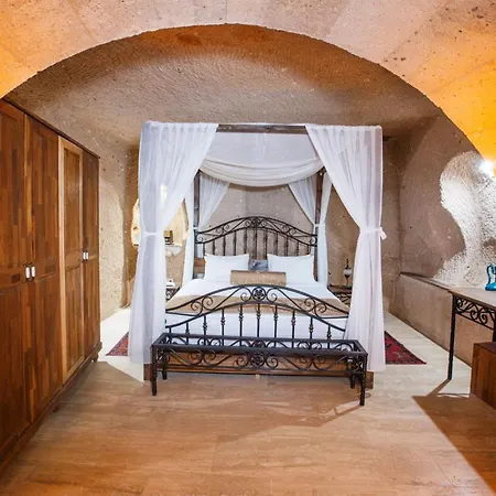Caldera Cave & Restaurant Hotel