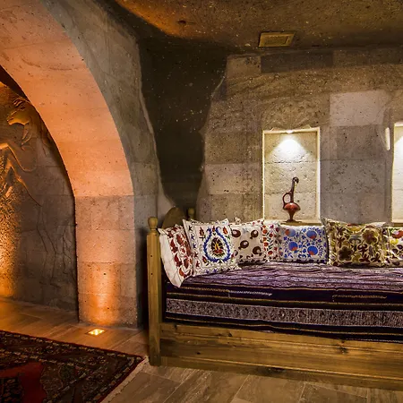 Caldera Cave Hotel 3*