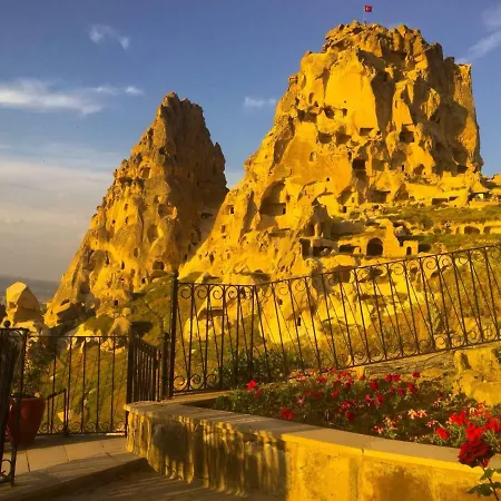 Caldera Cave Hotel 3*